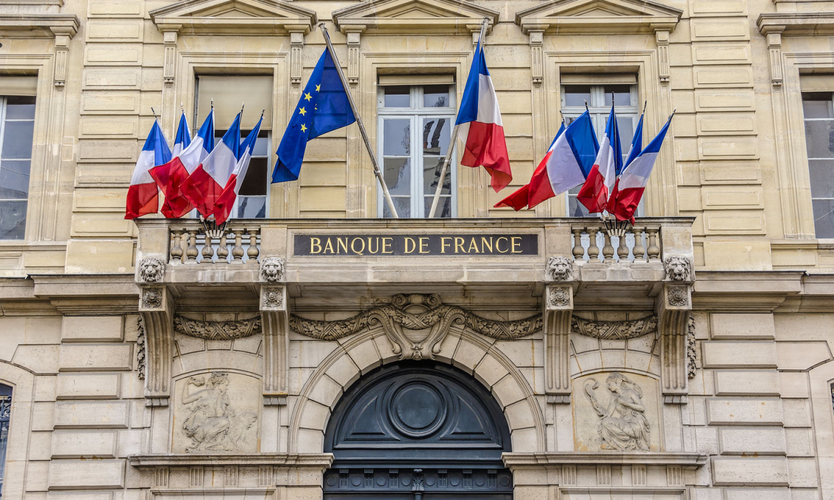 Bank of France headquarters overlaid with euro symbol and chained stablecoin icons