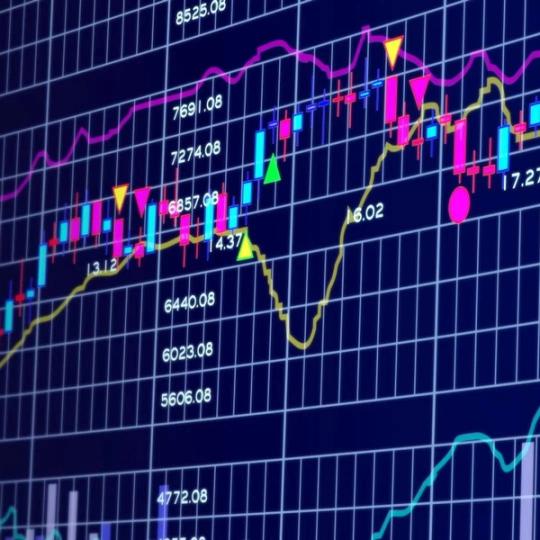 Bitcoin price chart dipping amid red arrows, overlaid with Strait of Hormuz map and Japanese yen symbol