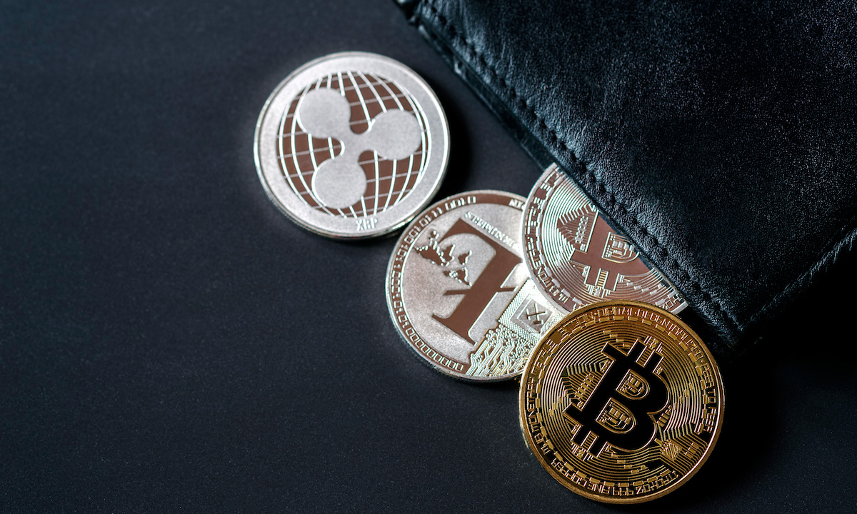 Bar chart from Fed report breaking down stablecoin usage: idle balances, crypto finance, transfers, and minimal payments