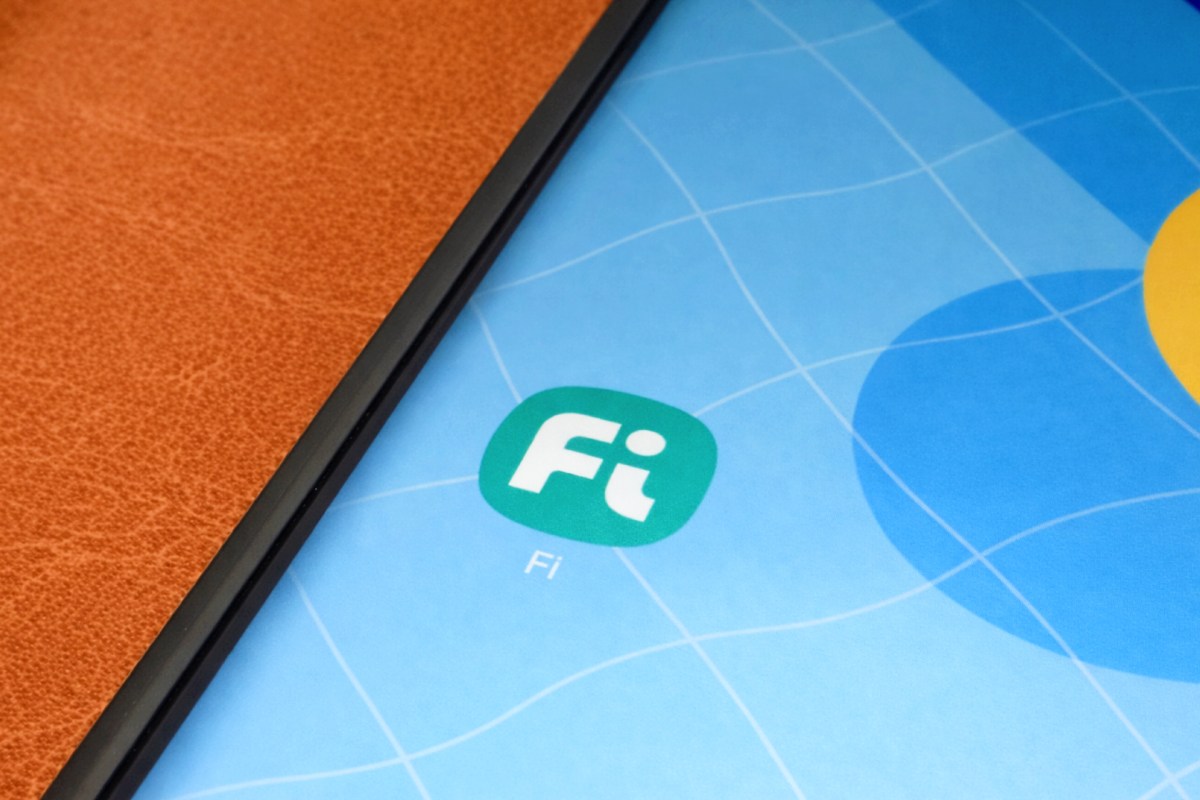 Fi app interface showing banking services discontinuation notice to users