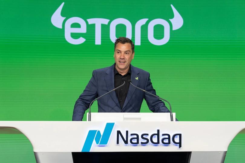 A chart showing a sharp decline in eToro's crypto revenue.
