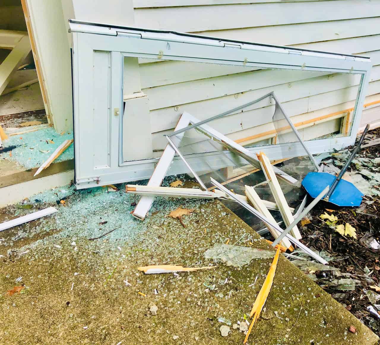 Chart showing Polkadot bridged DOT price crash to zero after 1B token exploit